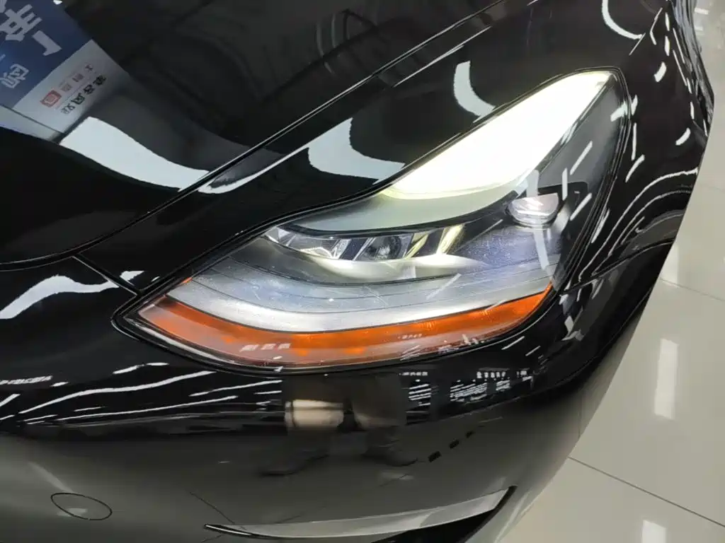 Tesla Model 3 — миниатюра 24