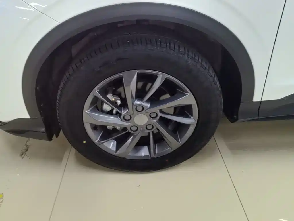 Geely Binyue — миниатюра 23
