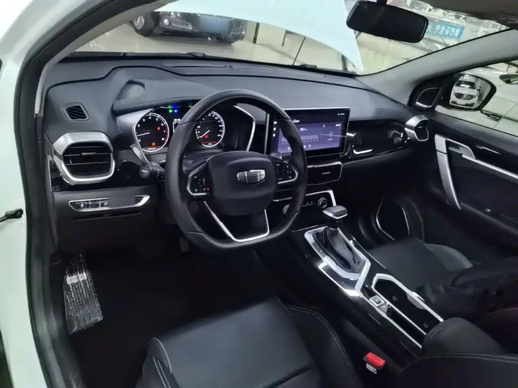 Geely Binyue — миниатюра 10