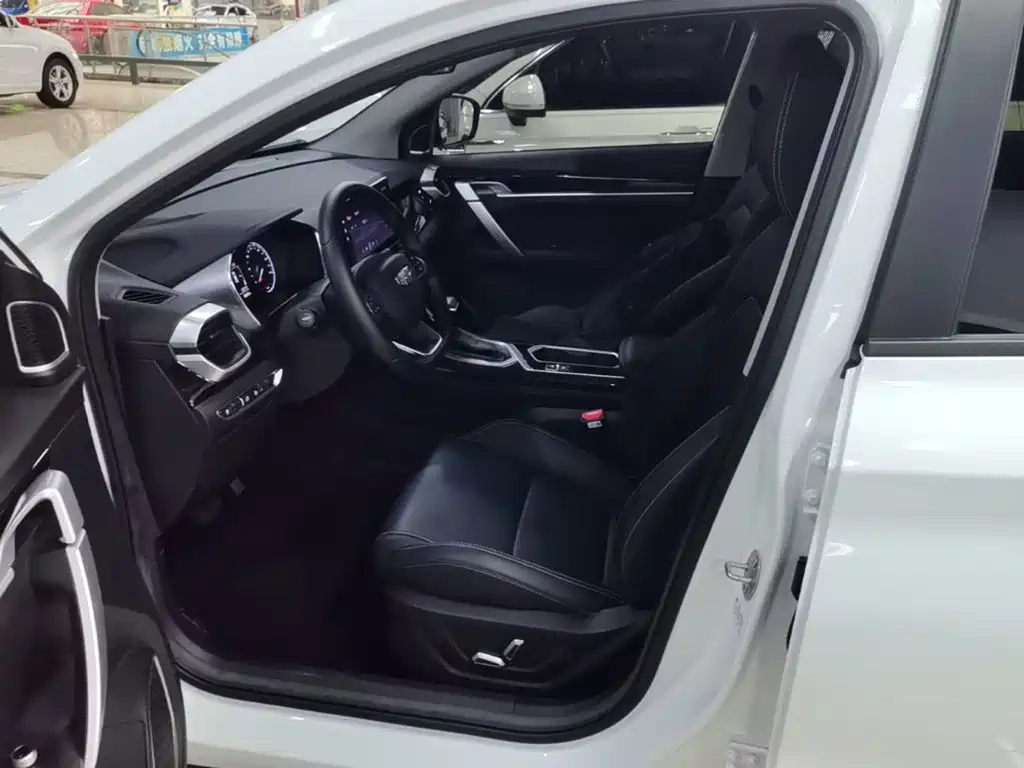 Geely Binyue — миниатюра 15
