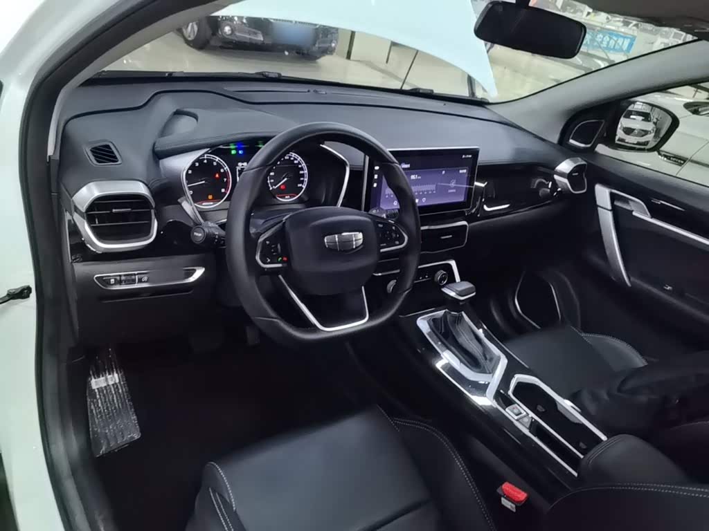 Geely Binyue 1.5 л 2025 г. Белый, пробег 3800 км