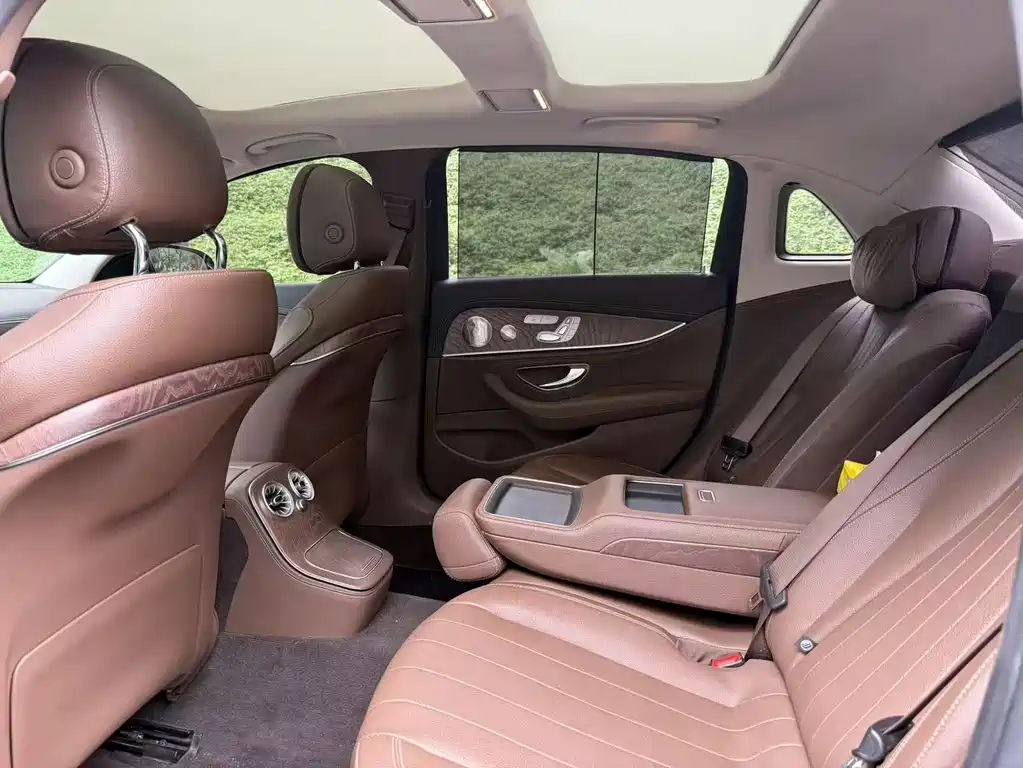 Mercedes-Benz E-Class — миниатюра 9