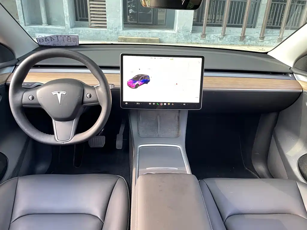 Tesla Model Y — миниатюра 8