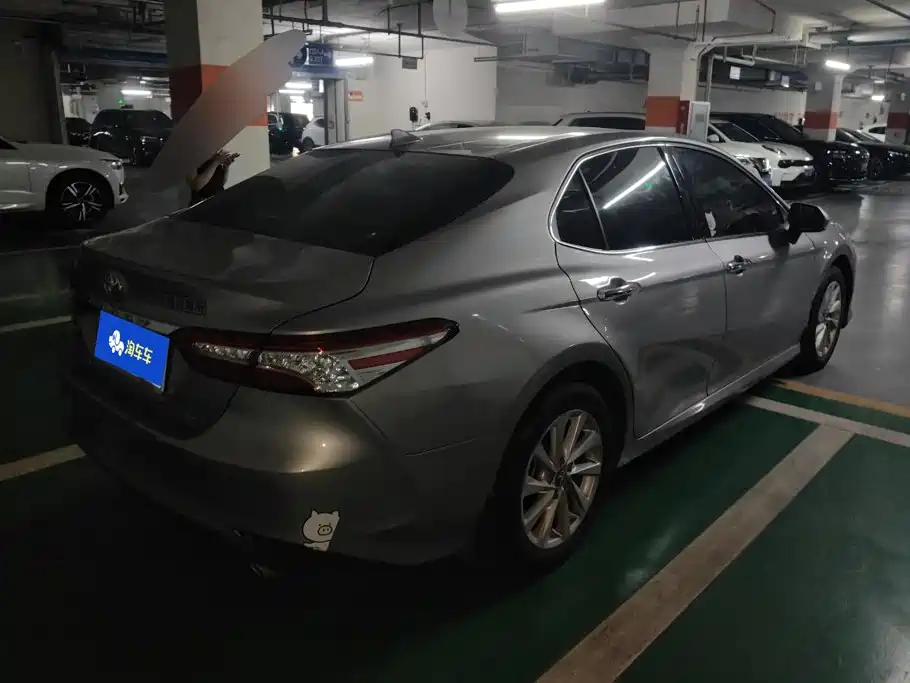 Toyota Camry — миниатюра 3