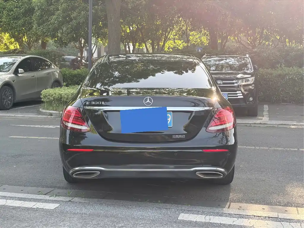 Mercedes-Benz E-Class — миниатюра 6
