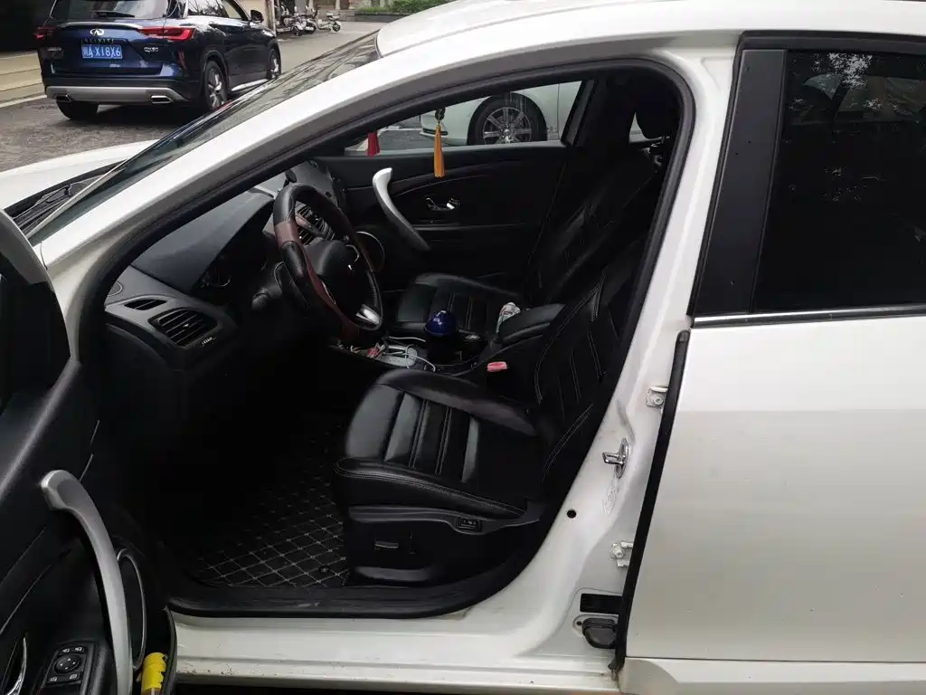Renault Fluence — миниатюра 14