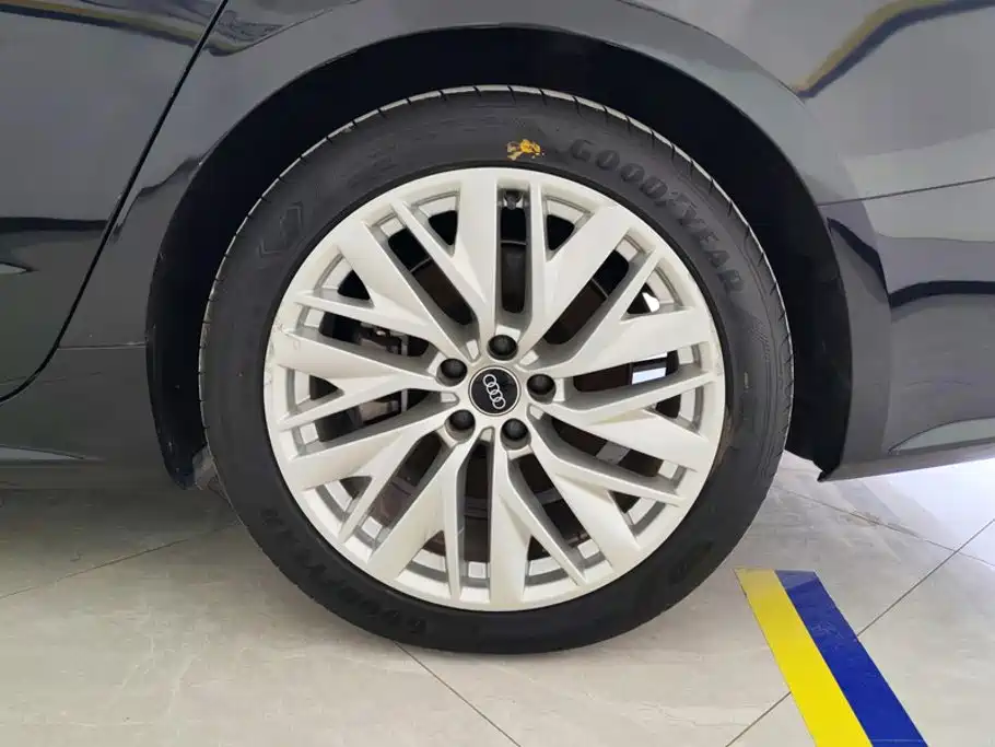 Audi A7L — миниатюра 6
