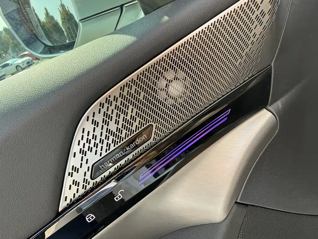 BMW 5 Series — миниатюра 10