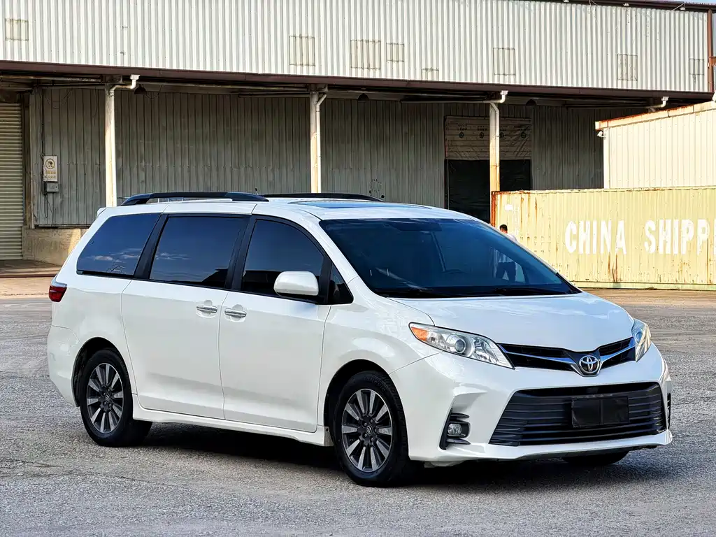 Toyota Sienna — миниатюра 8