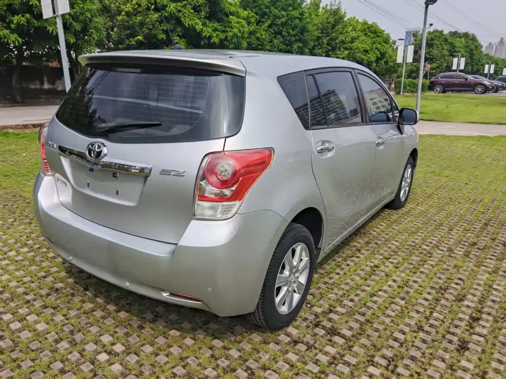 Toyota Verso — миниатюра 13