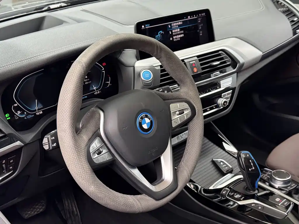 BMW iX3 — миниатюра 17