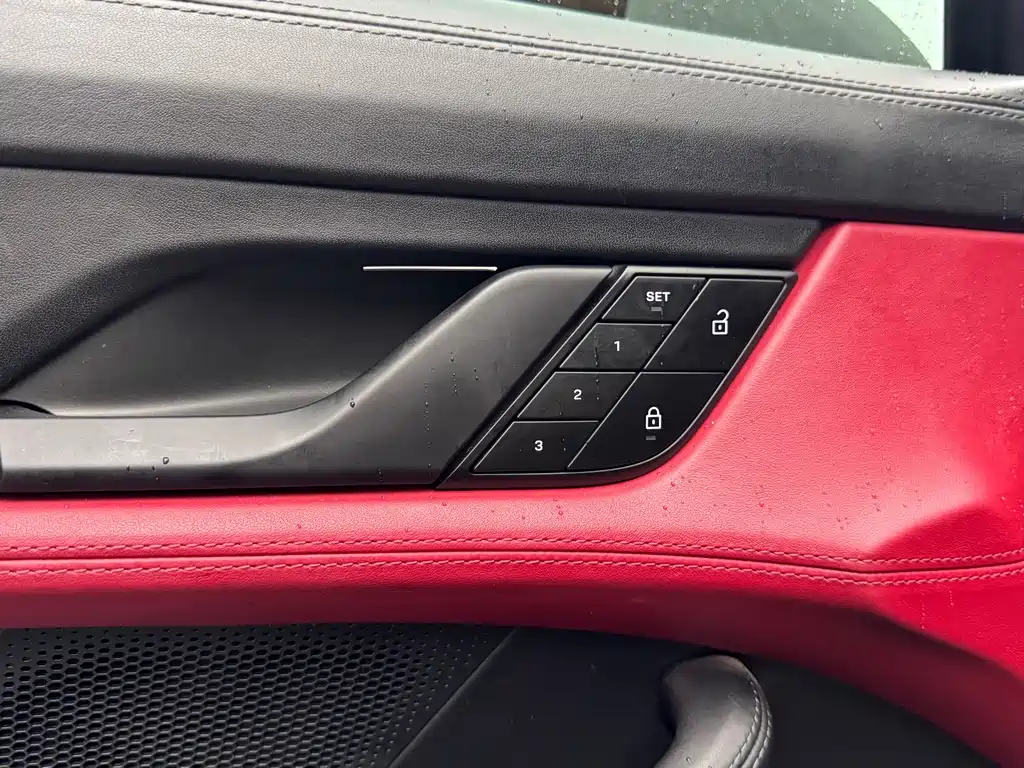 Porsche Taycan — миниатюра 13