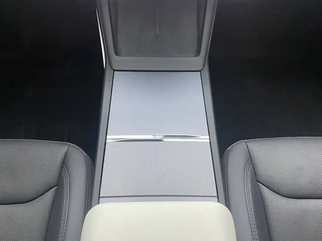 Tesla Model 3 — миниатюра 20