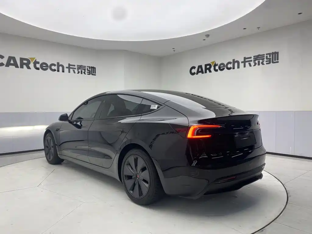 Tesla Model 3 — миниатюра 7