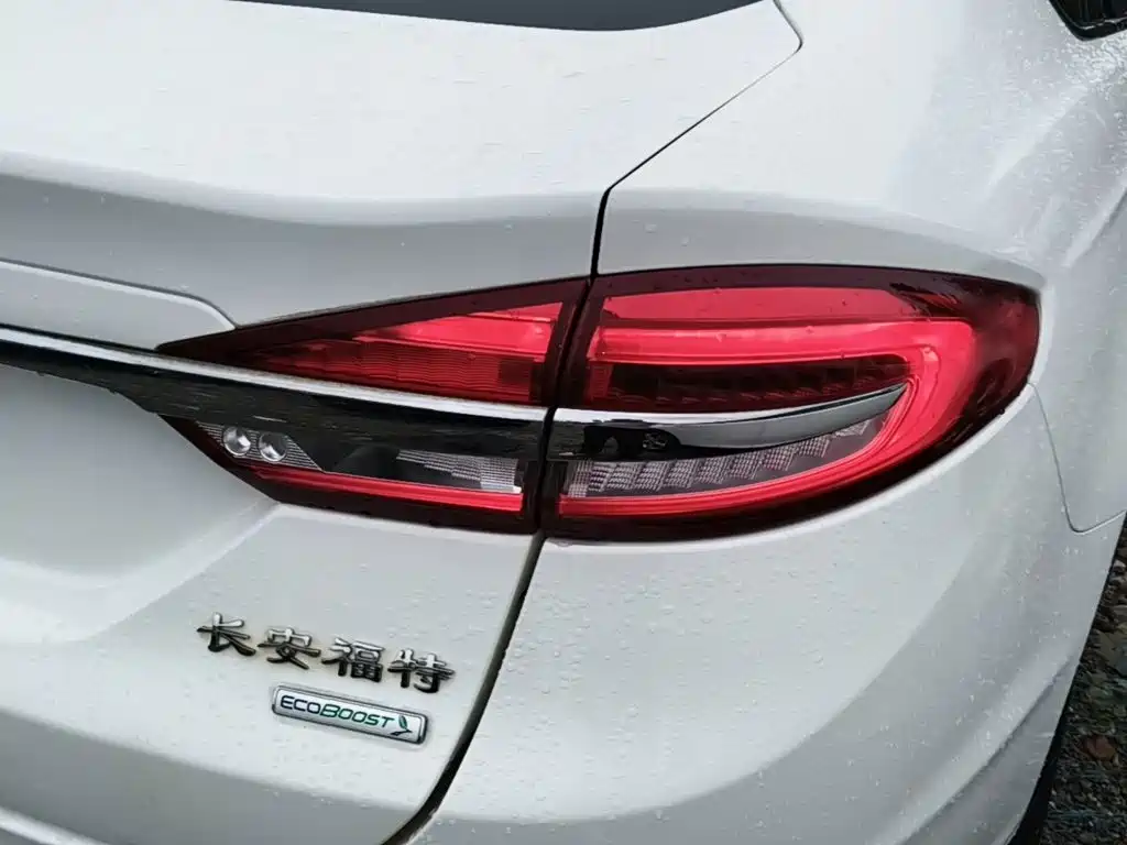 Ford Mondeo — миниатюра 8