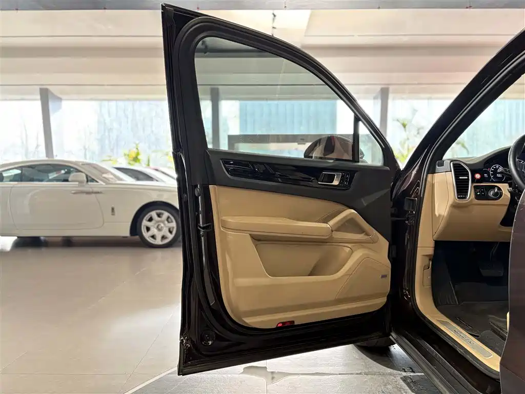 PORSCHE CAYENNE NEW ENERGY