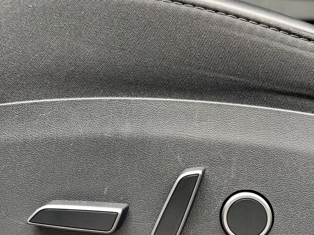 Tesla Model Y — миниатюра 13