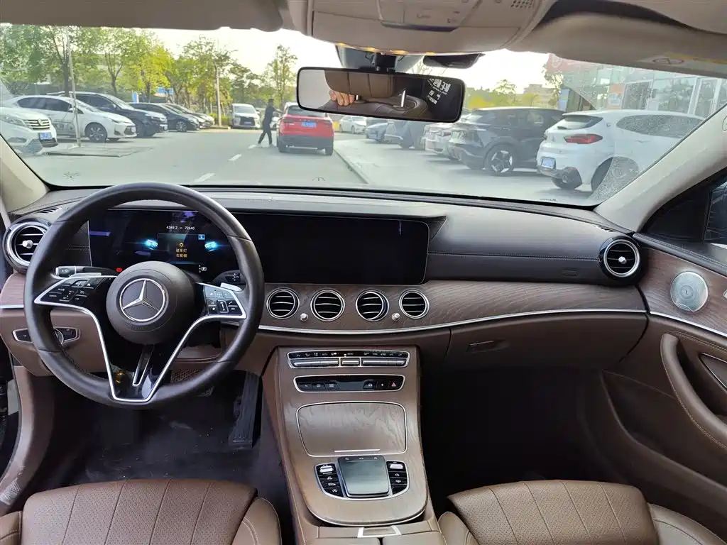 MERCEDES-BENZ E CLASS