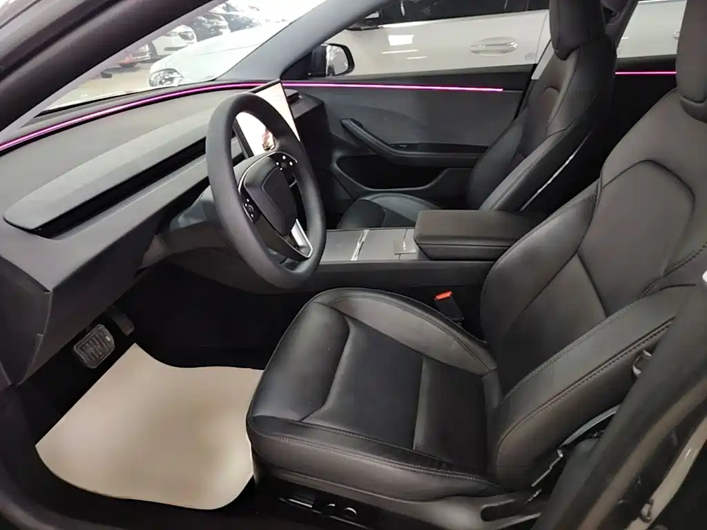 Tesla Model 3 — миниатюра 15