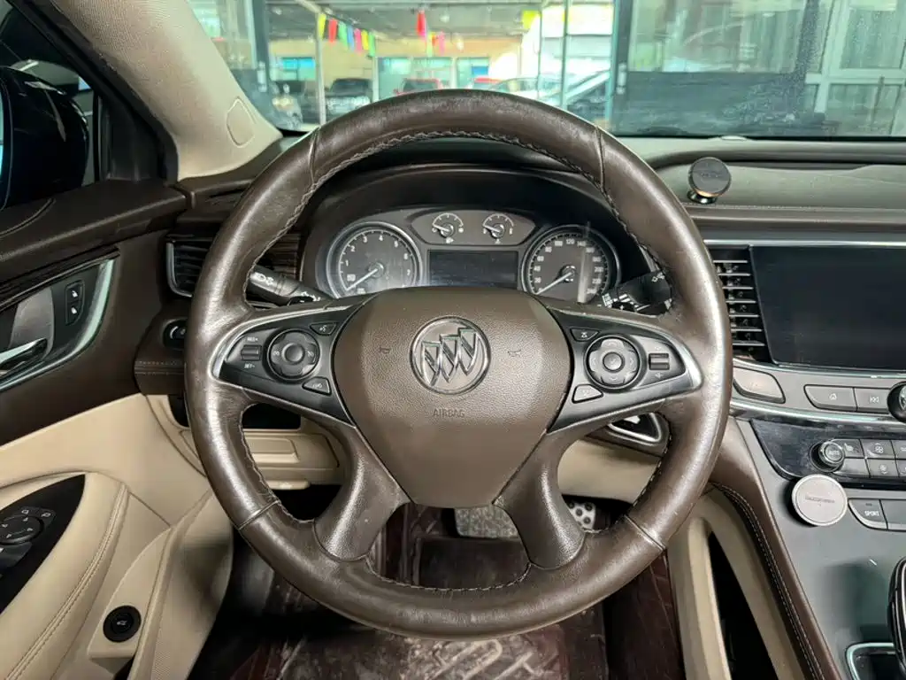Buick LaCrosse — миниатюра 11
