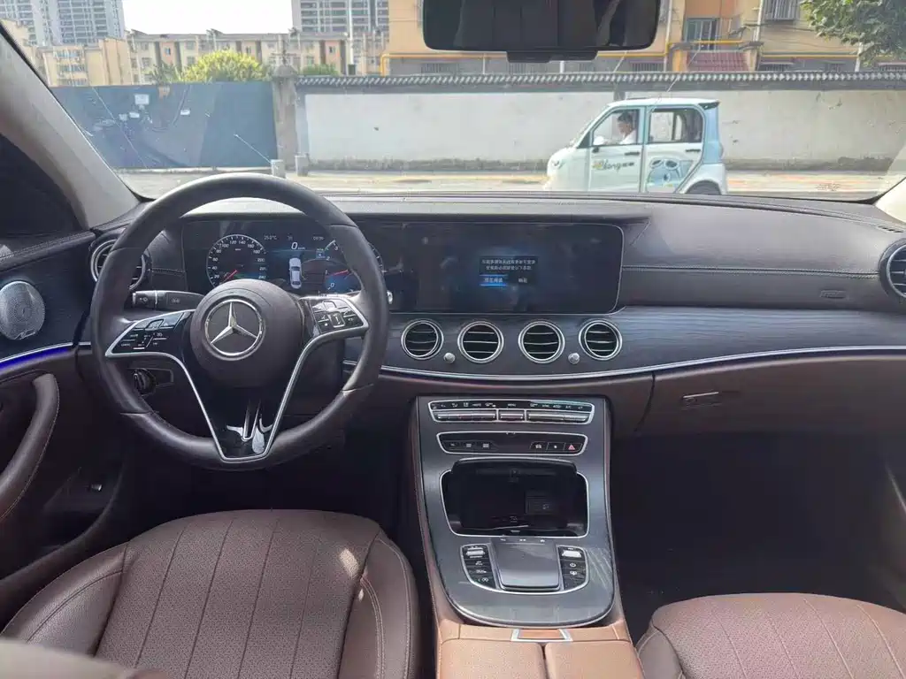 Mercedes-Benz E-Class — миниатюра 5