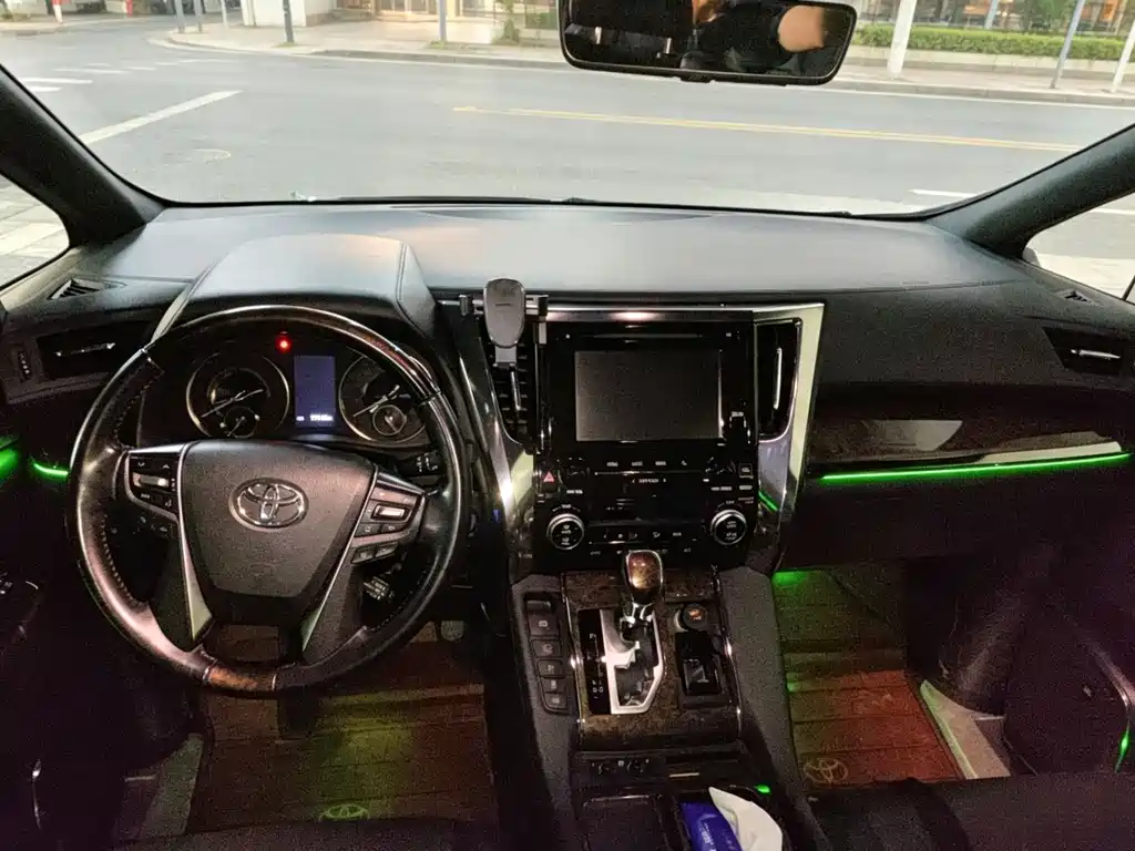 Toyota Alphard 2019 2.5L Luxury