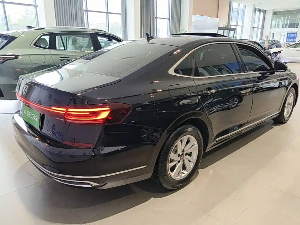 Volkswagen Passat PHEV — миниатюра 7