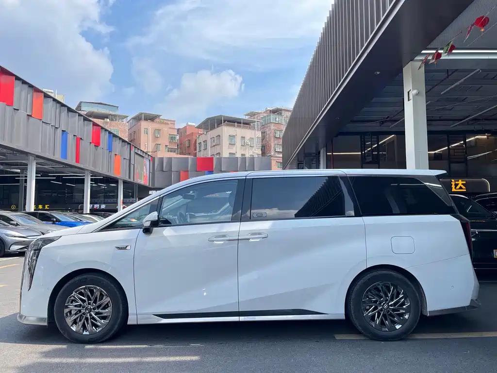 GAC Motor Trumpchi Xiangwang M8 — миниатюра 3