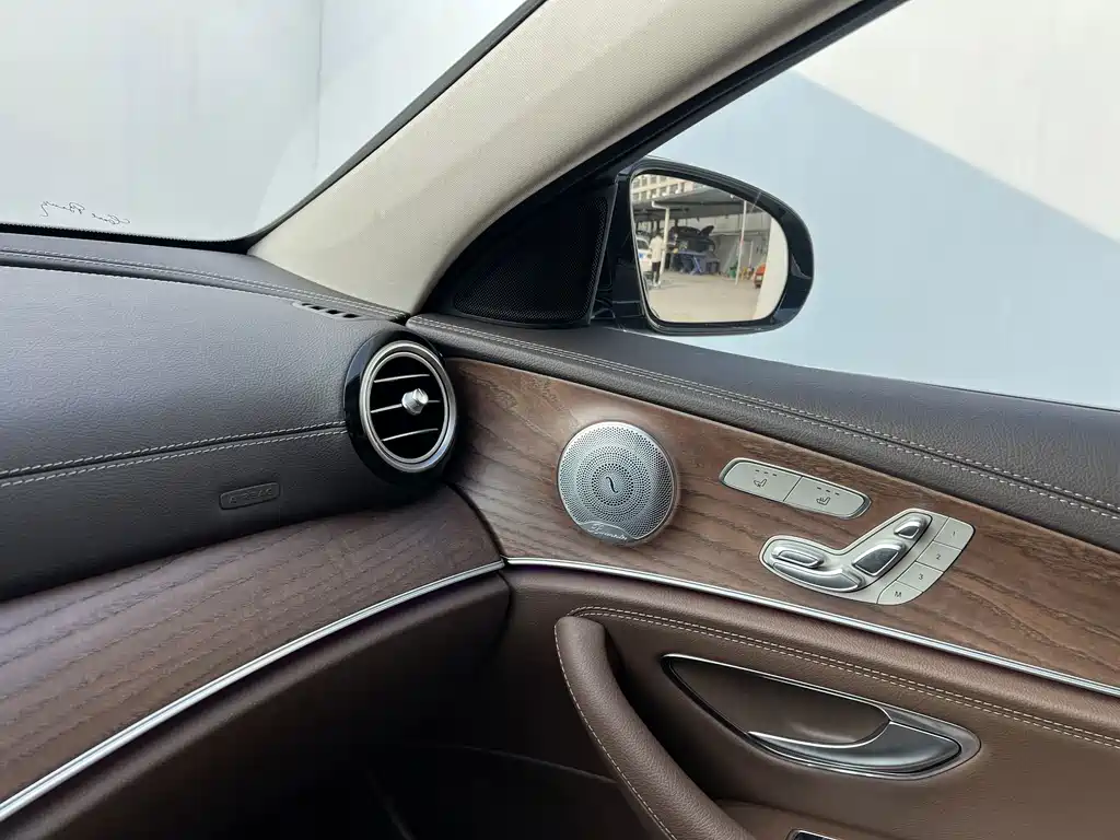 Mercedes-Benz E-Class — миниатюра 16