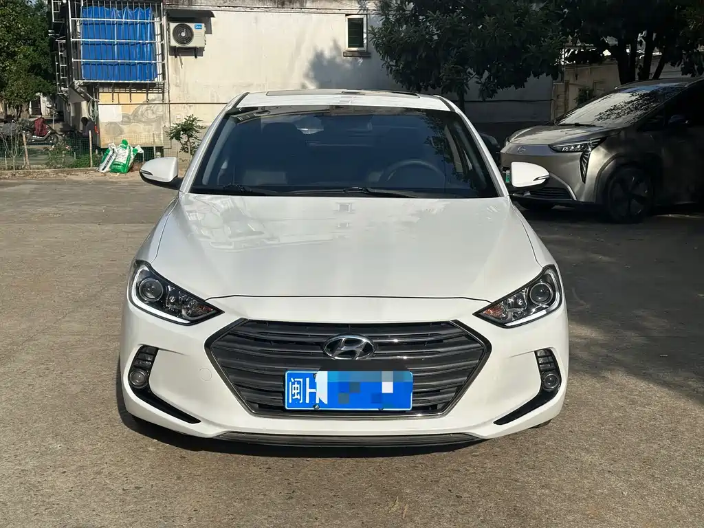 Hyundai Elantra — миниатюра 8