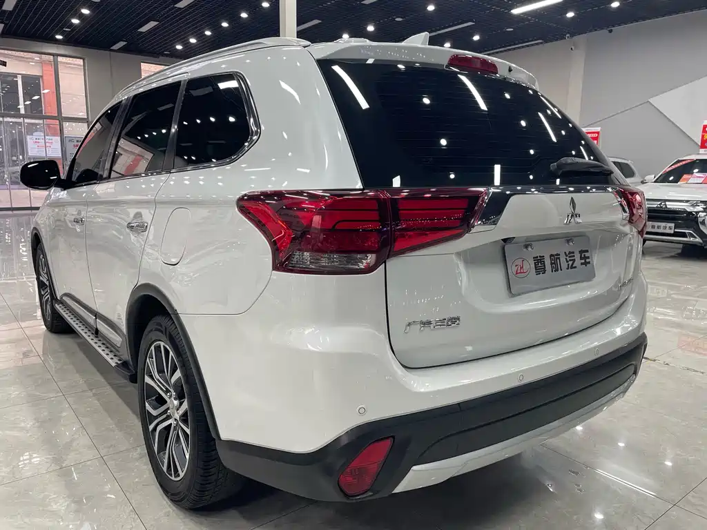 MITSUBISHI OUTLANDER