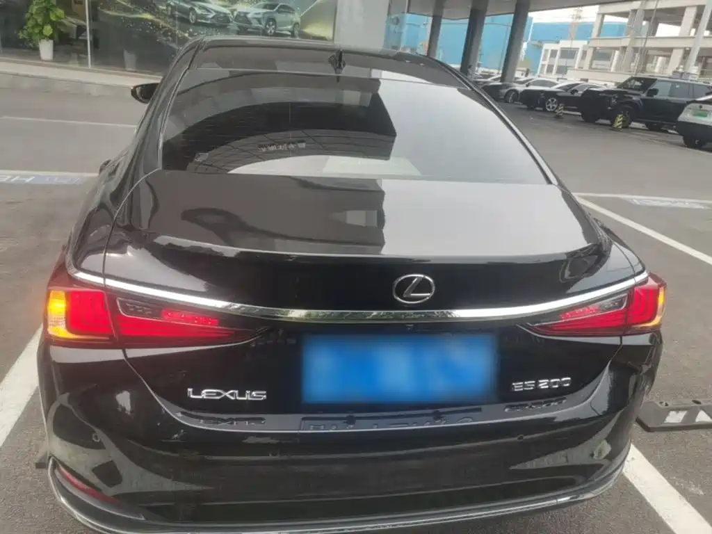 Lexus ES — миниатюра 6