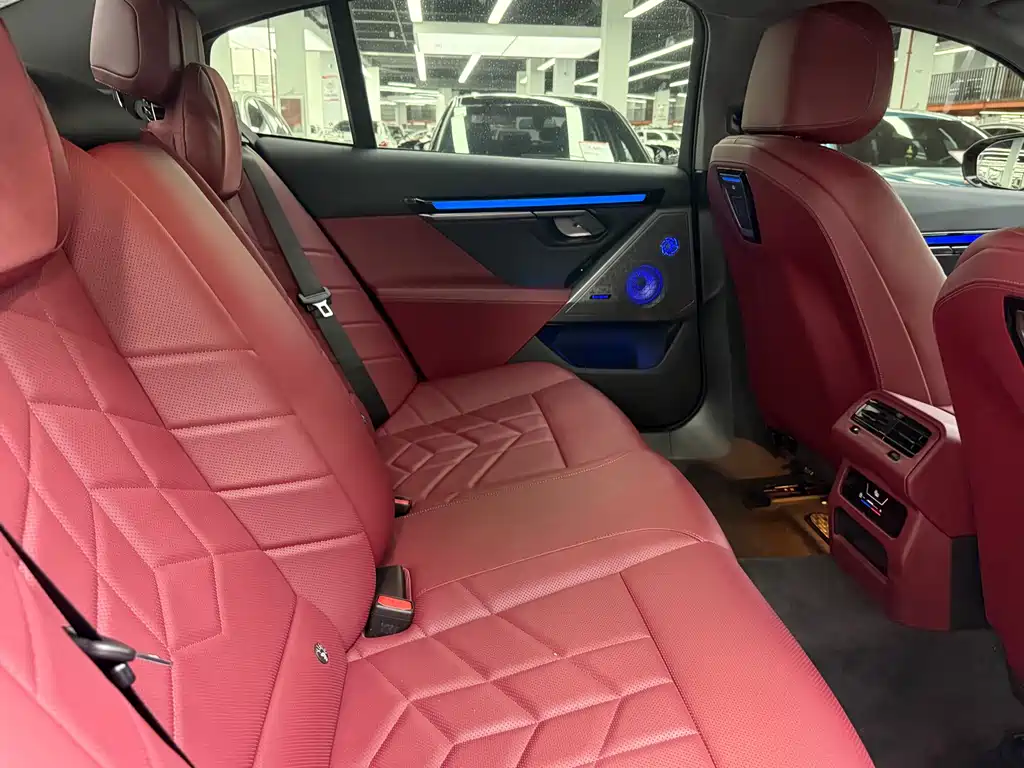 BMW 5 Series — миниатюра 19