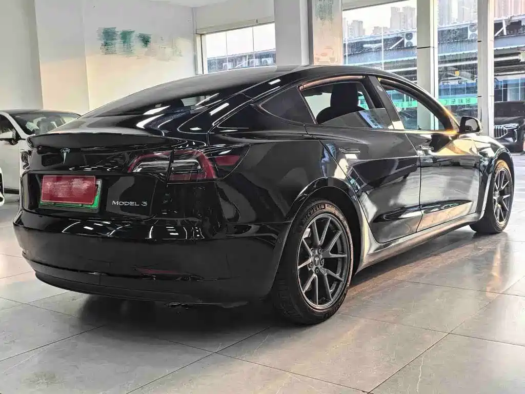 Tesla Model 3 — миниатюра 10