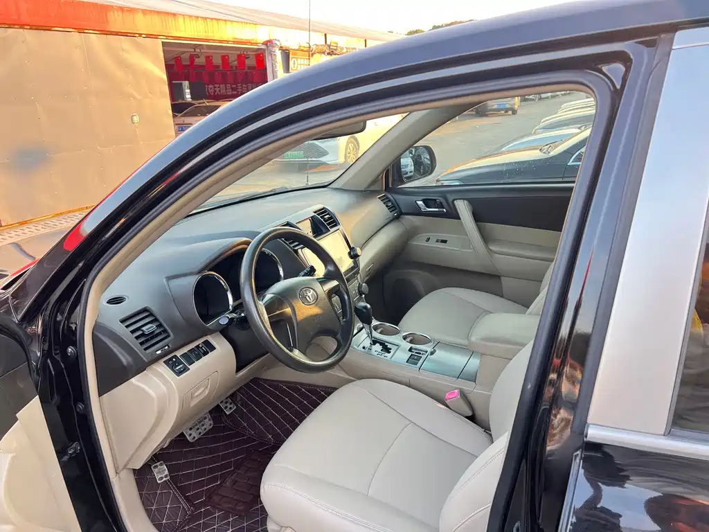 Toyota Highlander — миниатюра 10