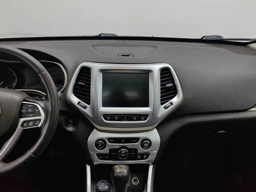 Jeep Cherokee (Import) — миниатюра 12