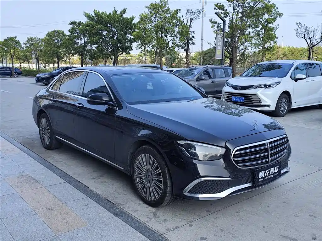 MERCEDES-BENZ E CLASS