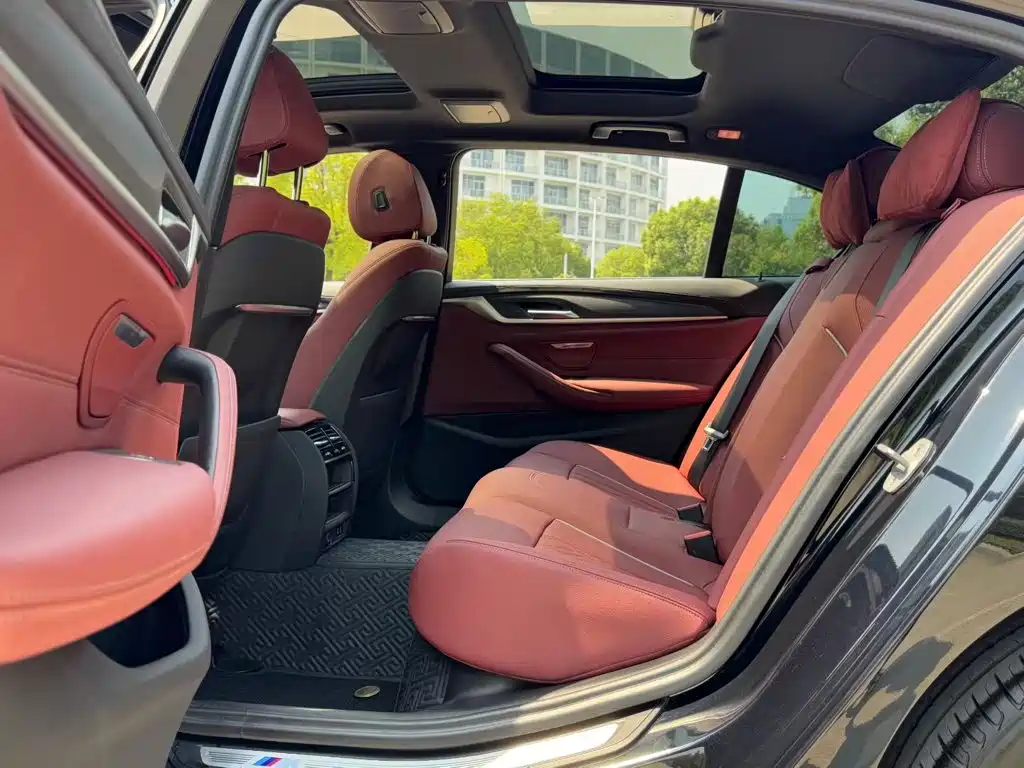 BMW 5 Series — миниатюра 7