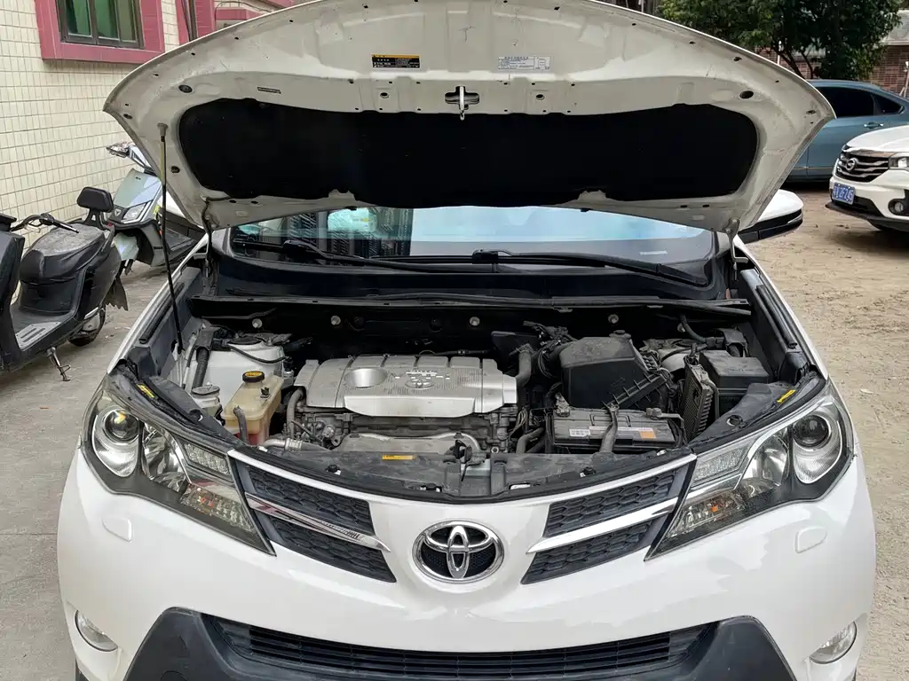 Toyota RAV4 — миниатюра 12