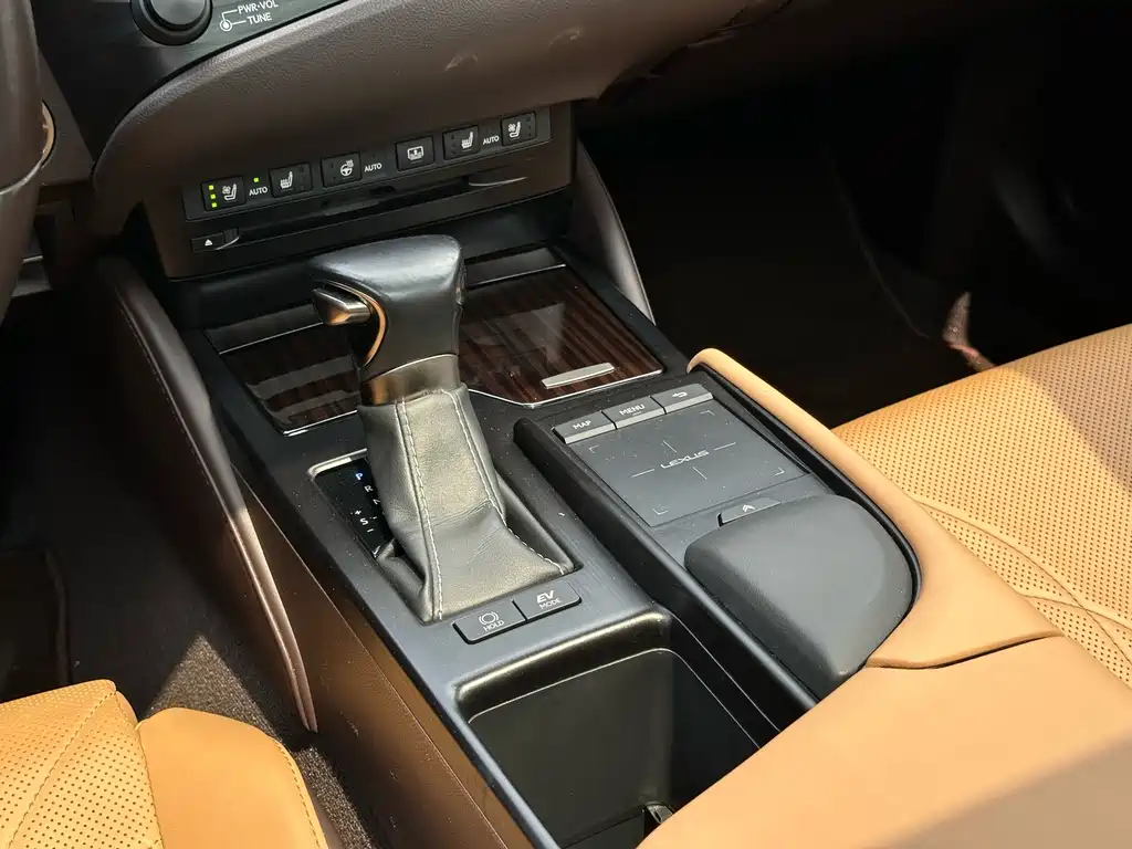 Lexus ES — миниатюра 23