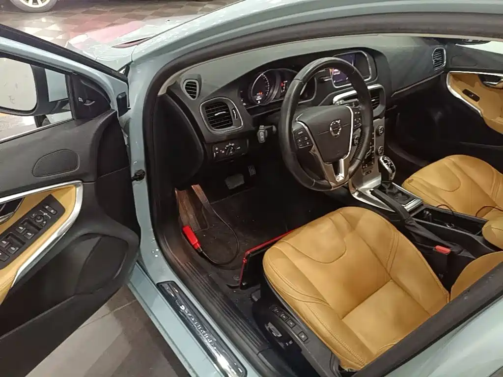 Volvo V40 — миниатюра 16