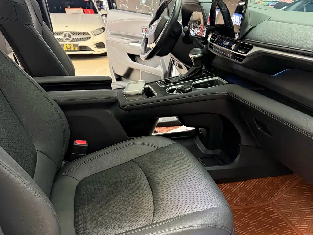 Toyota Sienna — миниатюра 12
