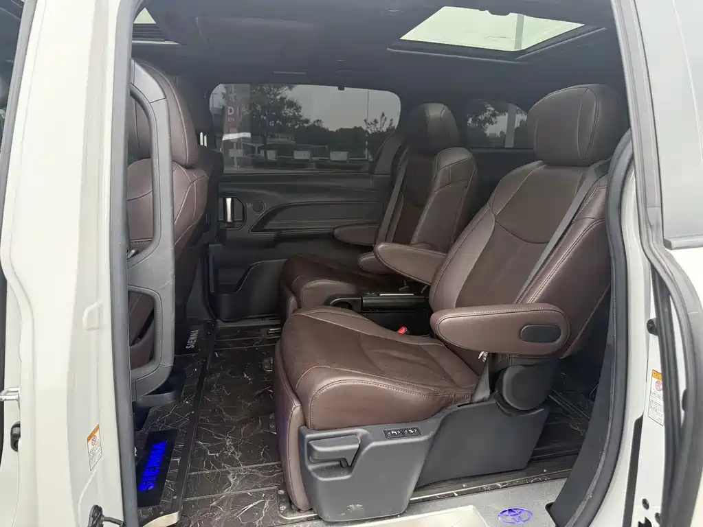 Toyota Sienna — миниатюра 12