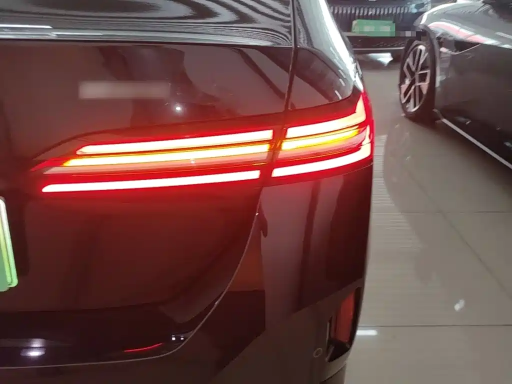 BMW i5 — миниатюра 8