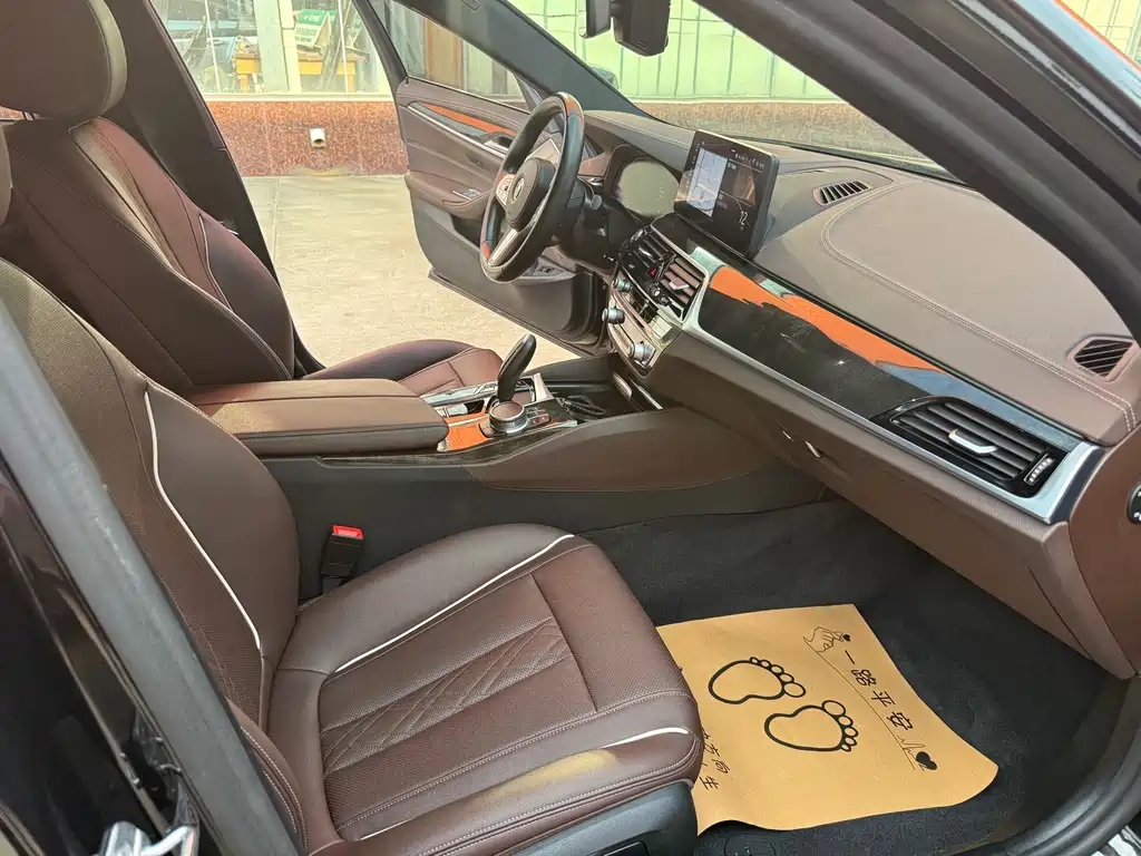 BMW 5 Series — миниатюра 9