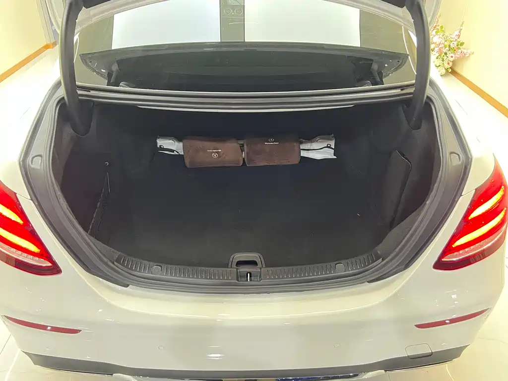 Mercedes-Benz E-Class — миниатюра 19
