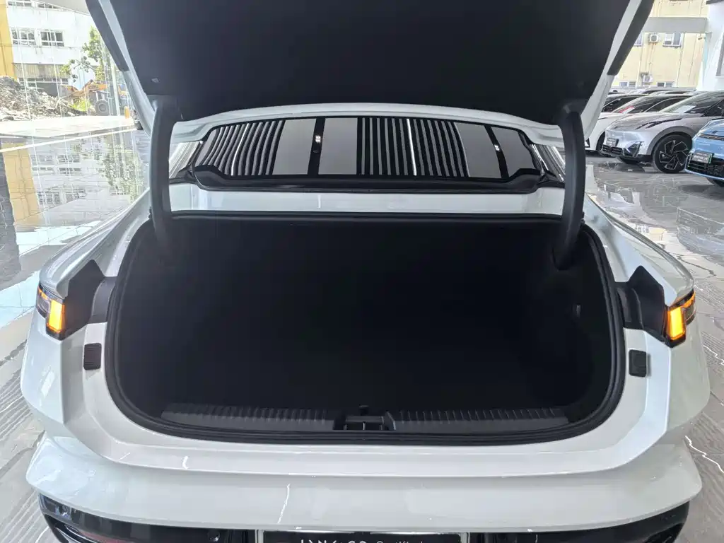 Lynk & Co 10 — миниатюра 15