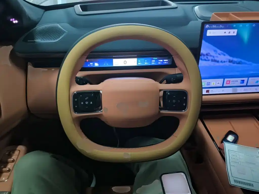 Lynk & Co 900 — миниатюра 11