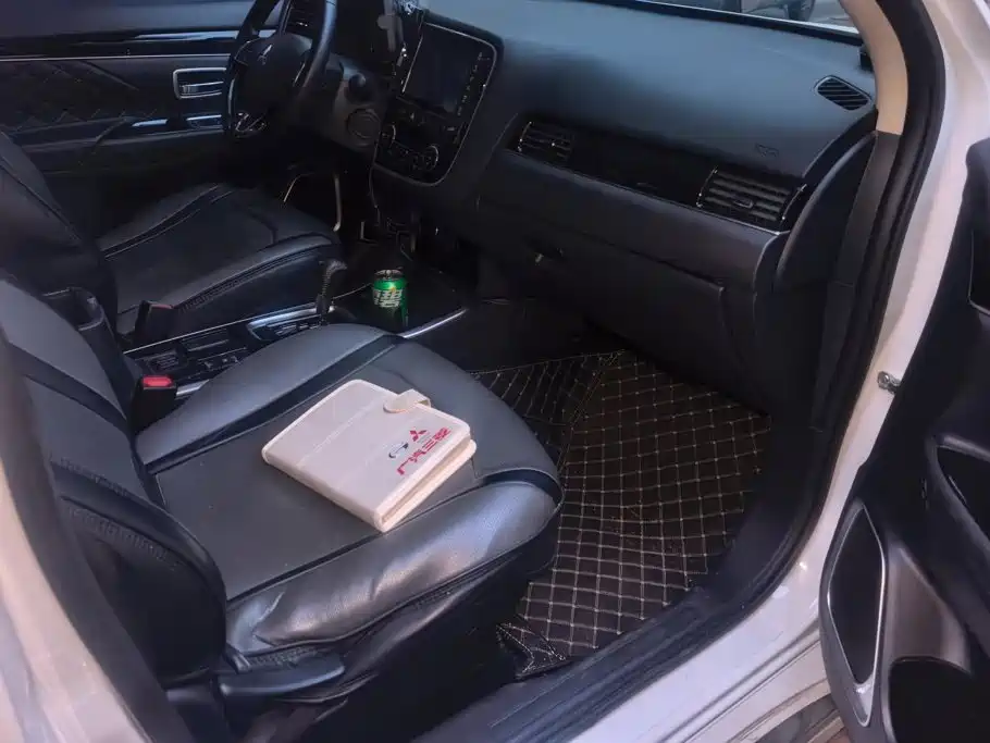Mitsubishi Outlander — миниатюра 8