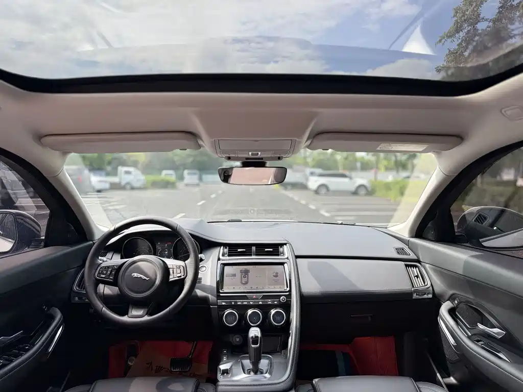 Jaguar E-PACE — миниатюра 8